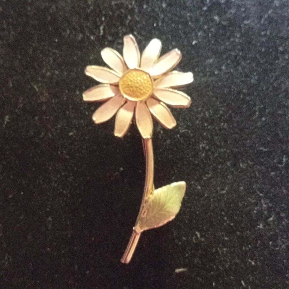 Gold Tone and White Daisy Brooch